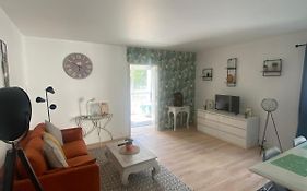 Bel Appartement Dans Residence Avec Balcon